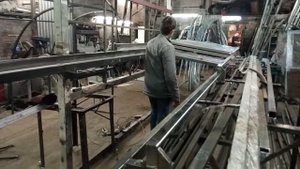 Раздвижной козырек на приямок. Нержавеющий каркас, монолитный поликарбонат.