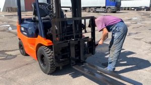 Дизельный вилочный автопогрузчик Toyota 02-7FD15 с боковым смещением и позиционером, на новой резин