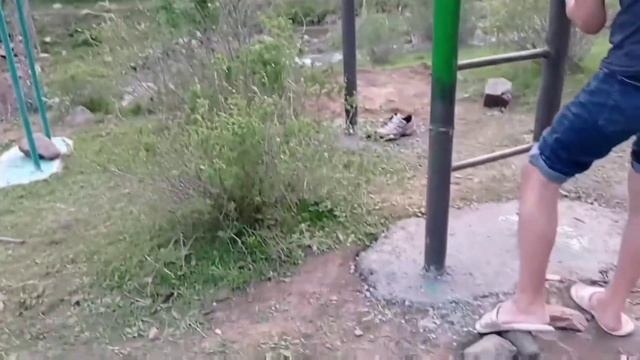 Турник своими руками на даче в горах! смотреть онлайн