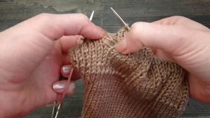 Спущенные петли. Способ 2. Вязание спицами