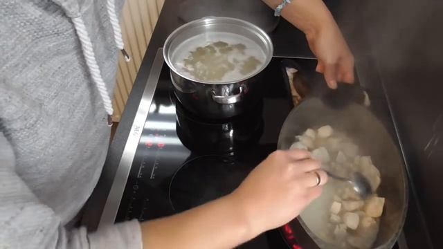 Макароны с курицей и грибами в сметанном соусе