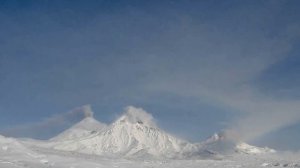 Вулкан Ключевской. Пепловые выбросы на высоту ~6 км над уровнем моря. 2019-10-24 02:00 - 03:00 UTC.