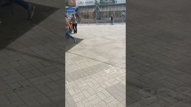 Походка от бедра Краснодар Кооперативный рынок Пятачок 08.06.2021 10:22 смотреть онлайн