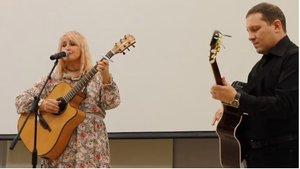 Расступись, трава придорожная. (сл.Н.Колычева, муз.и исп. С.Сиротиной).mp4