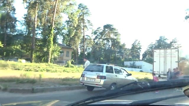 ВЛОГ Распухла губа Как Миша сыграл в футбол На даче кушаем Купаем Алиску после дачи смотреть онлайн