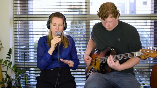 Lenny Invites - Louise Hensen (The Peddlers - On a clear day you can see forever Cover)