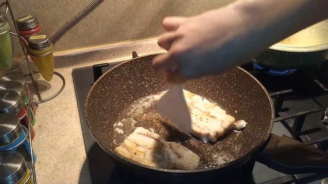 Картофельные драники с рыбой под сыром и помидорами! Большие драники. Готовим быстро. смотреть онлайн