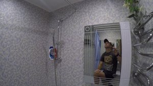 Отличный потолок в ванной комнате своими руками с минимальными вложениями.