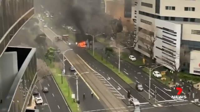 Three dead in explosive Melbourne crash outside Royal Women’s Hospital | 7NEWS смотреть онлайн