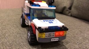 Петр Алексеевич делится секретами по сборке из лего джипа.