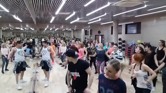 Zumba-fitnes в Сургуте с Сергеем Побегаловым 26.02.17 смотреть онлайн