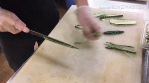 Нарезка огурца для РОЛЛОВ,огурцы для СУШИ,вкусные огурцы,японская кухня,сушисты,как резать огурцы.