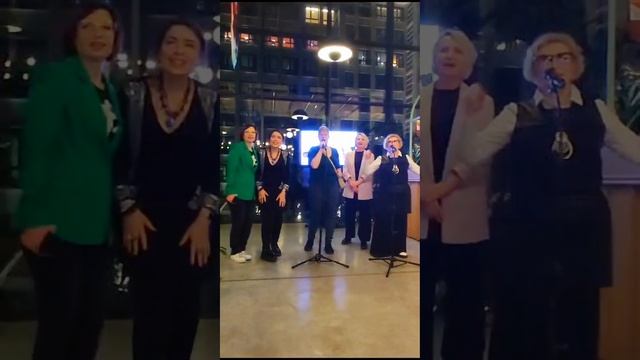 Встреча караокеров в Париже смотреть онлайн