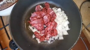 Тушёная говяжья вырезка с овощами.