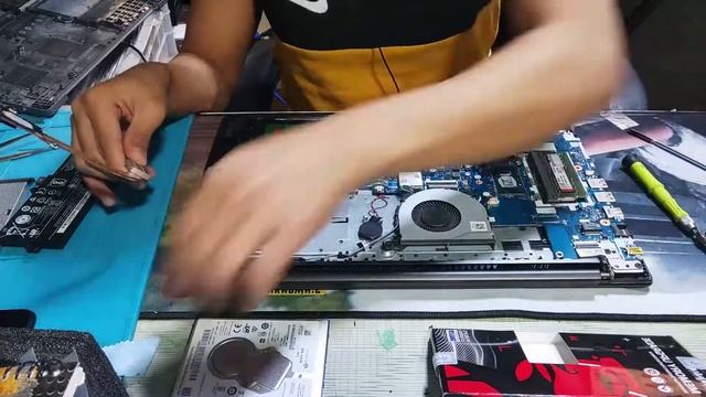 Lenovo Ideapad 320-15IKB SSD and RAM Upgrade, Re-application of Thermal Paste смотреть онлайн