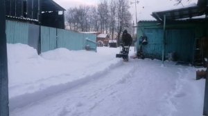 Чистим снег, снегоуборщиком Heter SGC 4000.