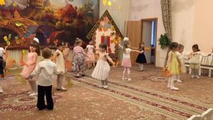 Танец с листьями Кораблик