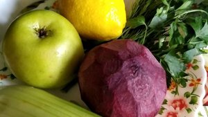 Здоровый образ жизни и питания Смузи: свекла сельдерей, яблоко, лимон