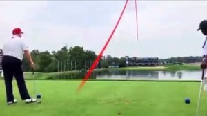 Трамп играет в гольф