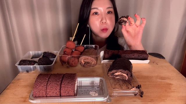 🍪ASMR CHOCOLATE DESSERT🍫 편의점 초코디저트 먹방!! 초콜릿 파티🎉 Chocolate macaron, roll cake, souffle, bread Mukban