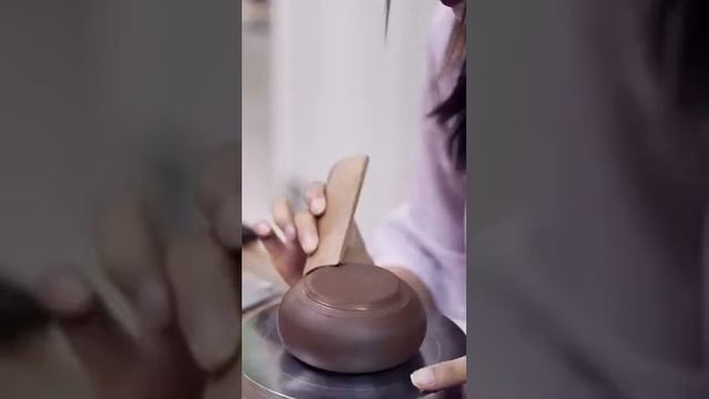 Создание глиняного чайника прекрасным китайским мастером. #китайскийчай #чайнаяцеремония #ручнаяр