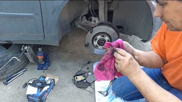 Замена передних тормозных колодок (накладок) audi a4 b6 смотреть онлайн