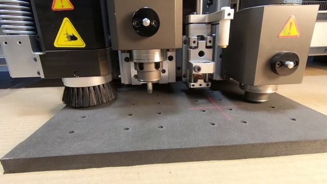 Ruizhou серия RZCRT5 – планшетный режущий плоттер: резка вспененной резины 15 мм смотреть онлайн