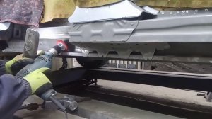 Toyota Corolla Fielder подготовка к установке порогов