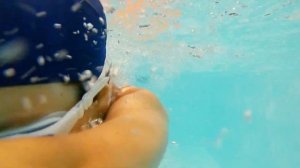 Детское плавание в бассейне с противотоком