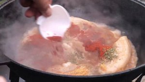 МЯСО КОТОРОЕ ТАЕТ ВО РТУ ТОМЛЕНАЯ ГРУДИНКА В КАЗАНЕ НА КОСТРЕ