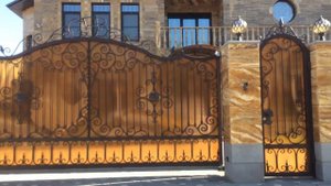 Кованые откатные ворота