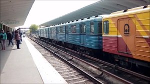 Рабочий электропоезд 81-710 "ЕЖ-3" с вагоном путеизмеритель 81-714 на станции метро Выхино.