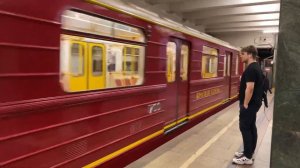 Прибытие 81-717.5М (МВМ) «Красная стрела» на станцию «Преображенская площадь»