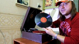 Демонстрация царских пластинок А.Вяльцева и Варя Панина