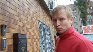 Домофон или кнопка бьёт током? Почему?