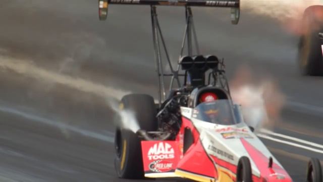 NHRA's Doug Kalitta shows INCREDIBLE driving skills #WildWednesday смотреть онлайн
