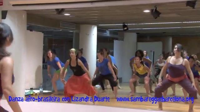 Curso de danza afro brasileña con Lizandra Duarte - Día del Samba Reggae en Barcelona 2013 смотреть онлайн