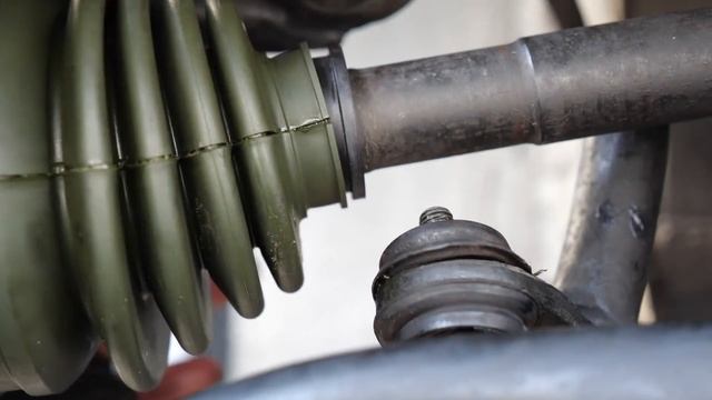 分割式ドライブシャフトブーツ 樹脂とゴムの２種類