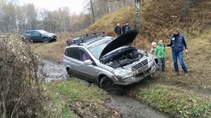Кайрон вытаскивает себя лебедкой на встрече Кайрон Клана