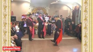 Цыганские танцы девушек на свадьбе. Глаз не оторвешь!