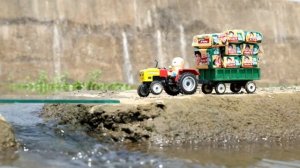 Пикап с печеньем застрял в луже