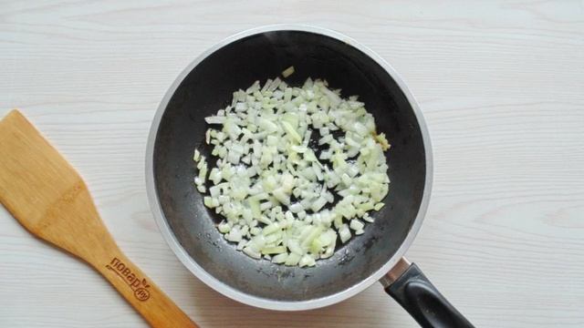 Салат с курицей, грибами, сыром и помидорами