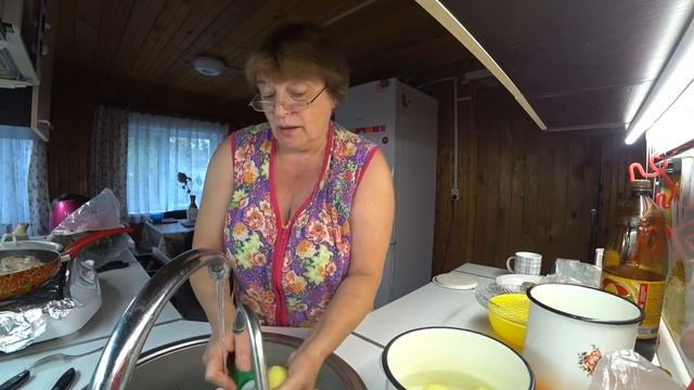 ВЛОГ Вкусные трубочки из лаваша / День с мамой / Уговорить Бориса / Ловец лягушек 8 сентября 2020 г смотреть онлайн