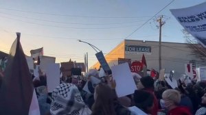 Джо Байдена в Чикаго встретили сотни пропалестинских активистов, скандирующих «Геноцид Джо».