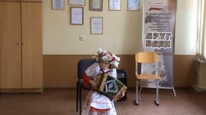 посмотрите как в восемь лет девочка исполнила коробейники на гармони