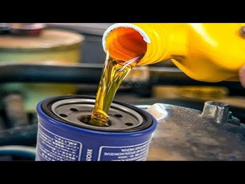 Зачем наливают масло в фильтре. Надо заливать масло в фильтр. Фильтр для очистки масло своими руками. Меняется ли фильтр при замене масла в тракторе. Масло и масляный фильтр.