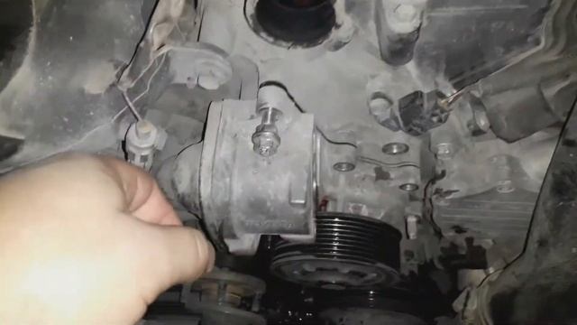 Замена помпы Toyota LC-200 1VD-FTV смотреть онлайн