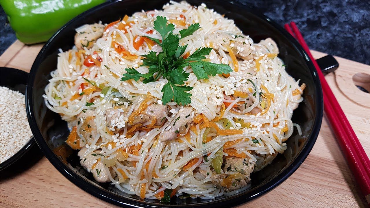 Салат из фунчозы с курицей и овощами смотреть онлайн