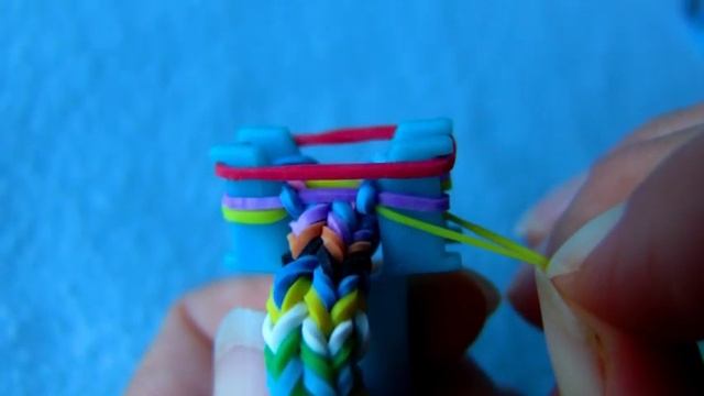 Как сделать браслет из резинок. Стиль Квадфиш или Трубочка (с помощью рогатки). Rainbow loom смотреть онлайн
