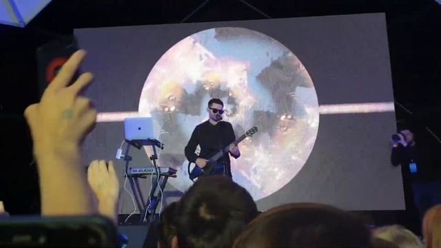 NOIZE MC - Питерские крыши / LIVE смотреть онлайн